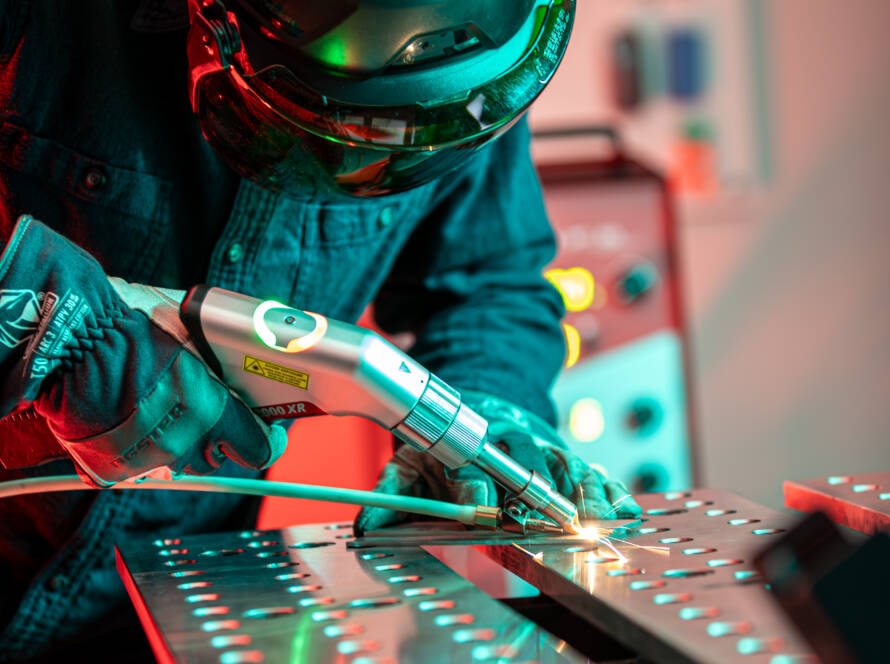 El tipi fiber lazer kaynak makinesi ile metal kaynak uygulaması